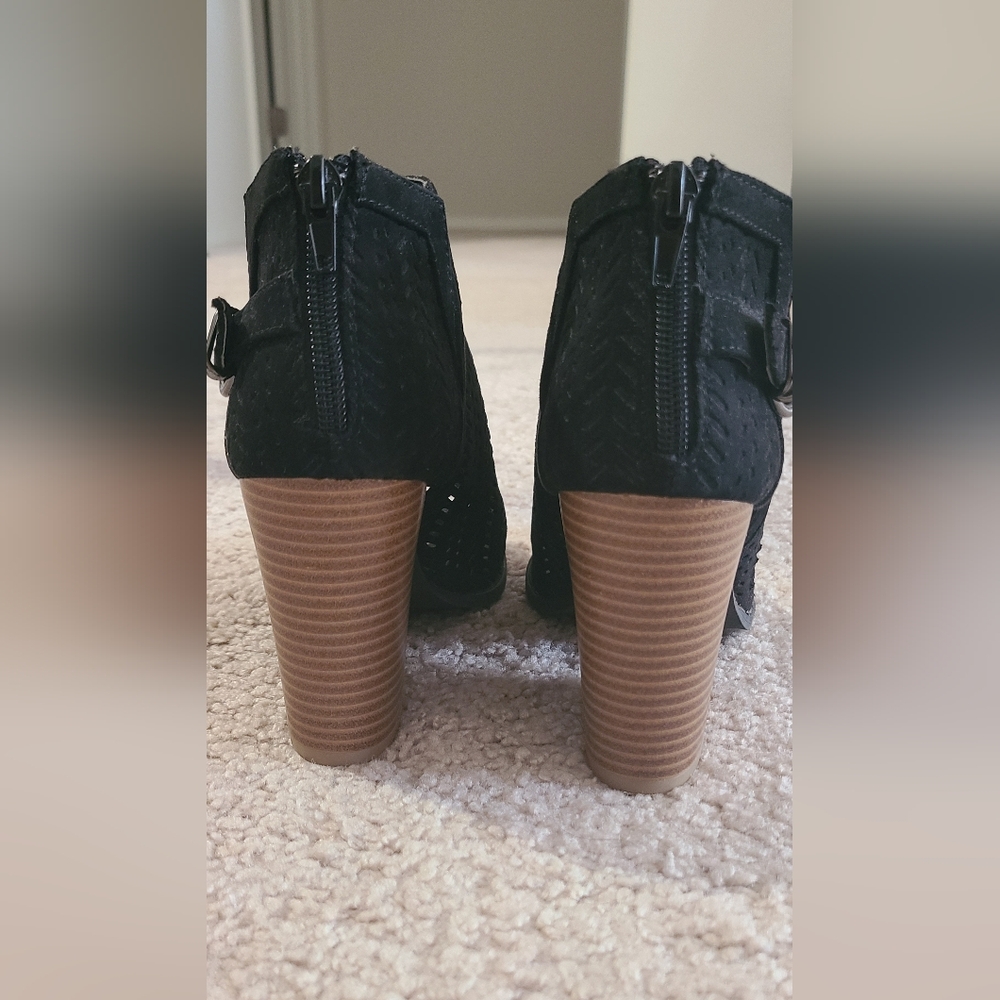 Shoes - Picture 2 of 4